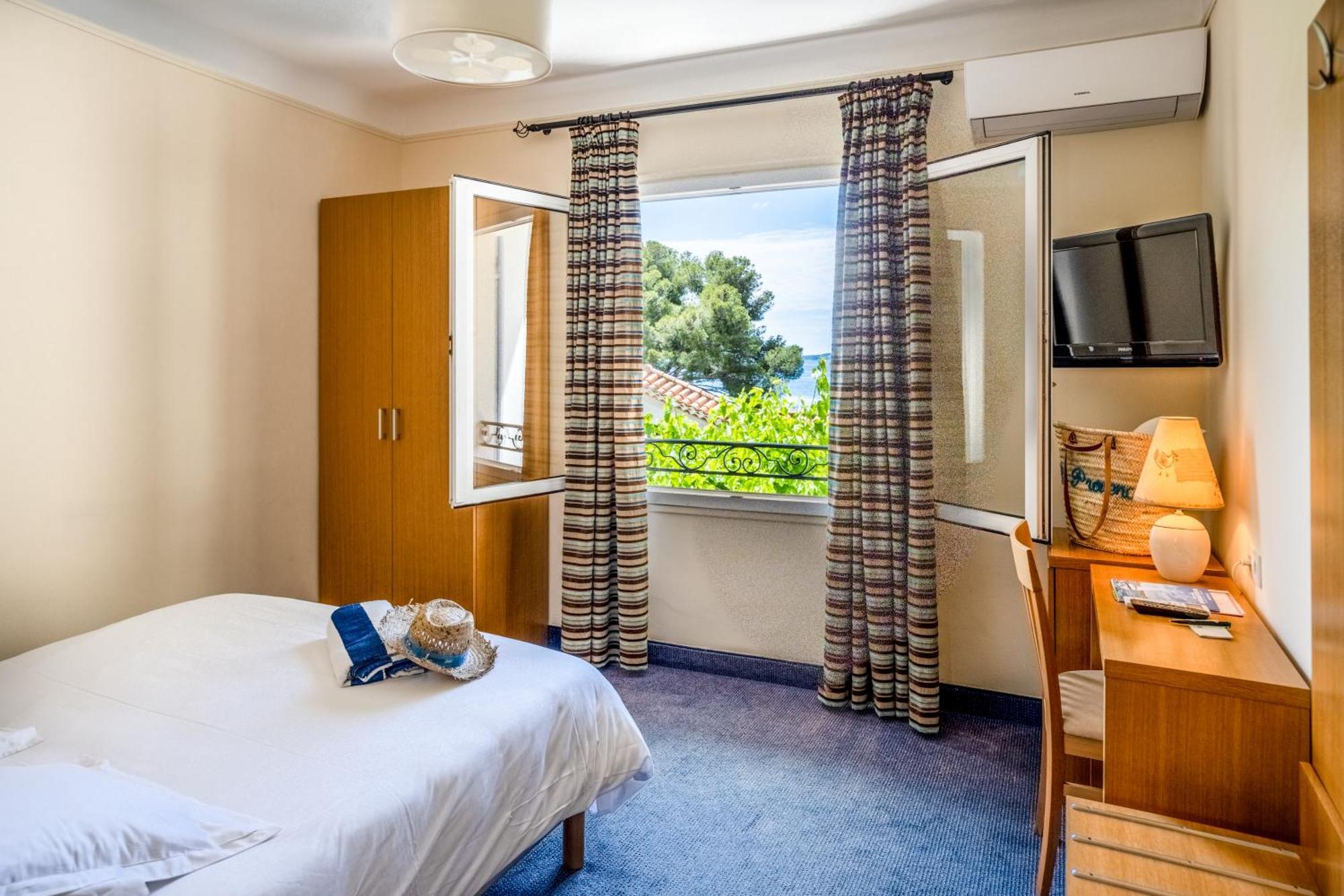 Hotel Le Provencal Logishotels Les Issambres Bagian luar foto