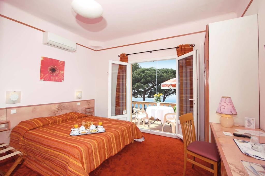 Hotel Le Provencal Logishotels Les Issambres Ruang foto