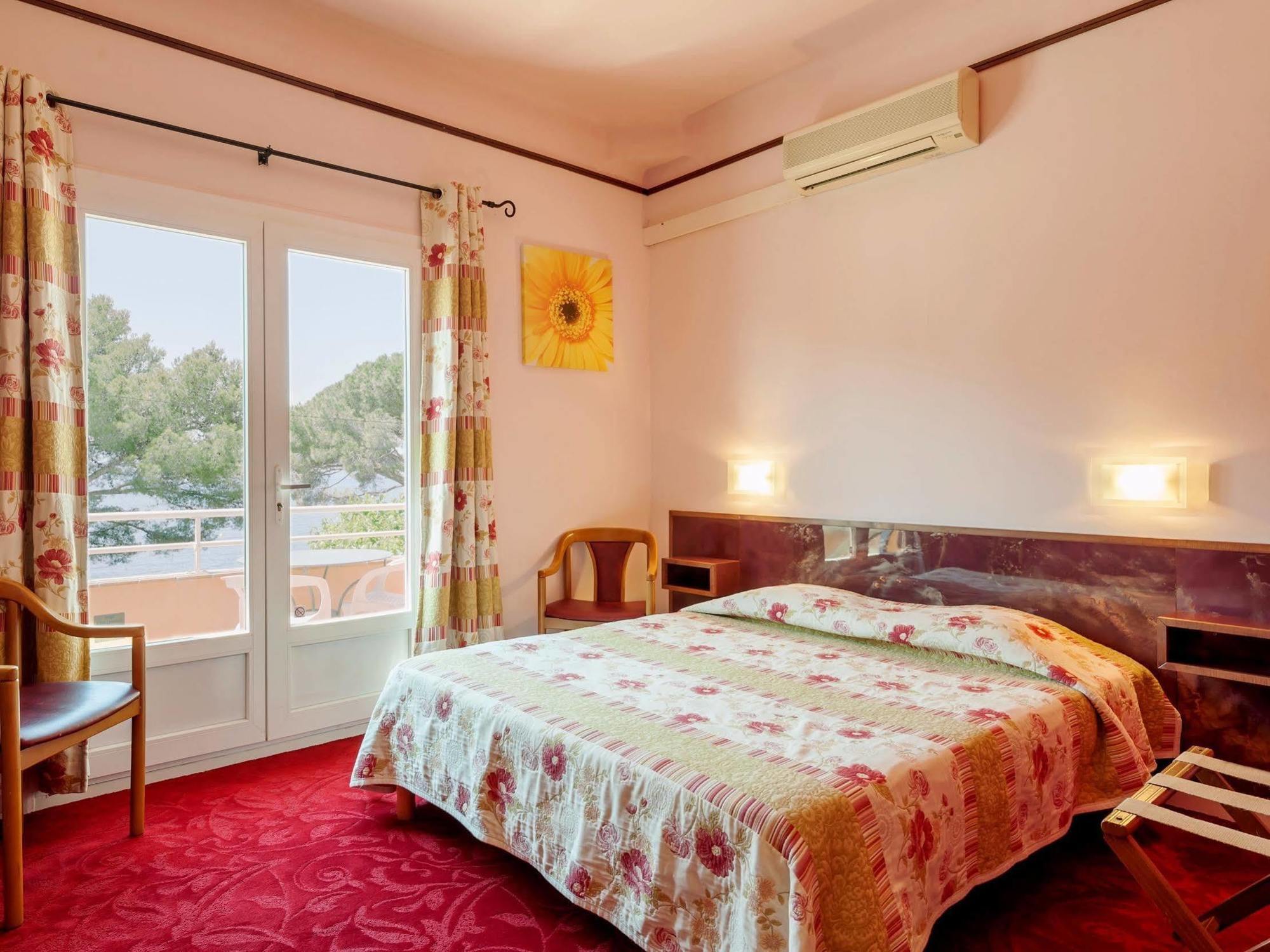 Hotel Le Provencal Logishotels Les Issambres Bagian luar foto